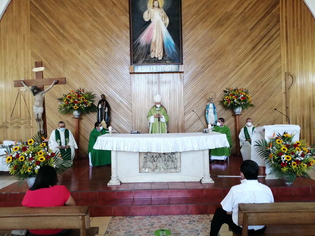 Iglesia San Martin de Porres tiene nuevo párroco en sucesión del Padre  Carlos Rubio, el Padre Santos Pablo Vásquez. | Suyapa Medios