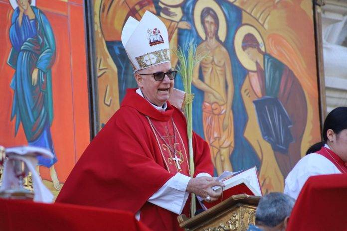 Monseñor Monseñor José Vicente Nácher Tatay durante la homilía de este Domingo de Ramos.