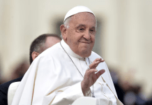 Catequesis del Papa reflexiona el encuentro de Jesús con el hombre rico El hombre rico. Jesús «lo miró con amor», fue el tema central de la catequesis de esta semana.