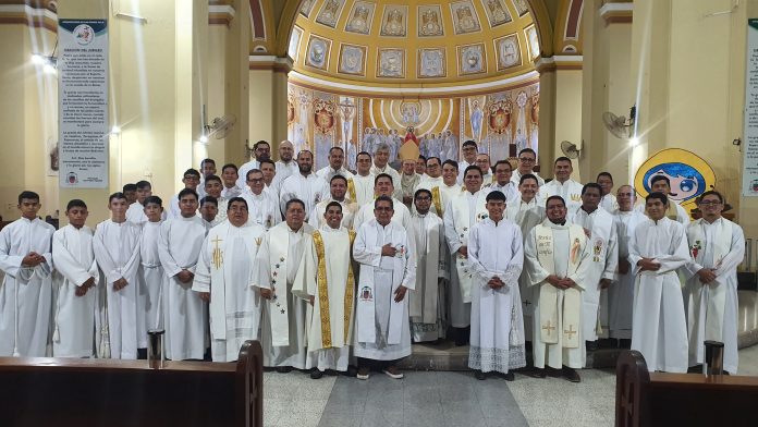 Eucaristía | Los sacerdotes, no pueden olvidar que la Eucaristía, tiene que ser la cumbre y la fuente de su ministerio sacerdotal.