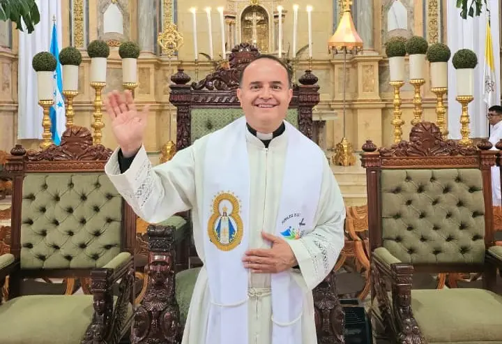Fray Hjalmar Calix, párroco de la iglesia Sagrada Familia: “Cristo padece en cada cautivo; esto debe movernos a unir fuerzas y concretar acciones que devuelvan la dignidad a quienes sufren nuevas formas de esclavitud.”