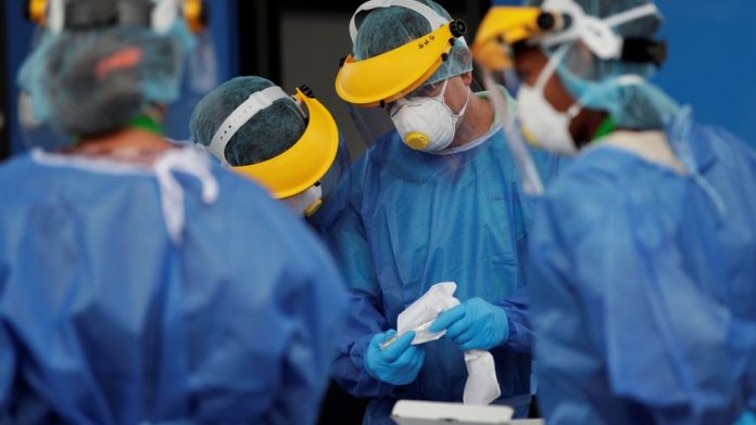 Recolección de muestras para identificar COVID-19 en Ciudad de Panamá
